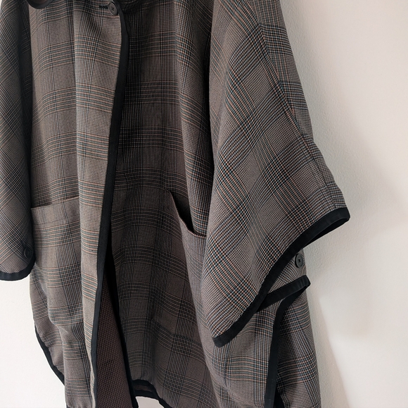 CAbi Baskerville Houndstooth Fall Reversible Topper Poncho - Picture 10 of 10